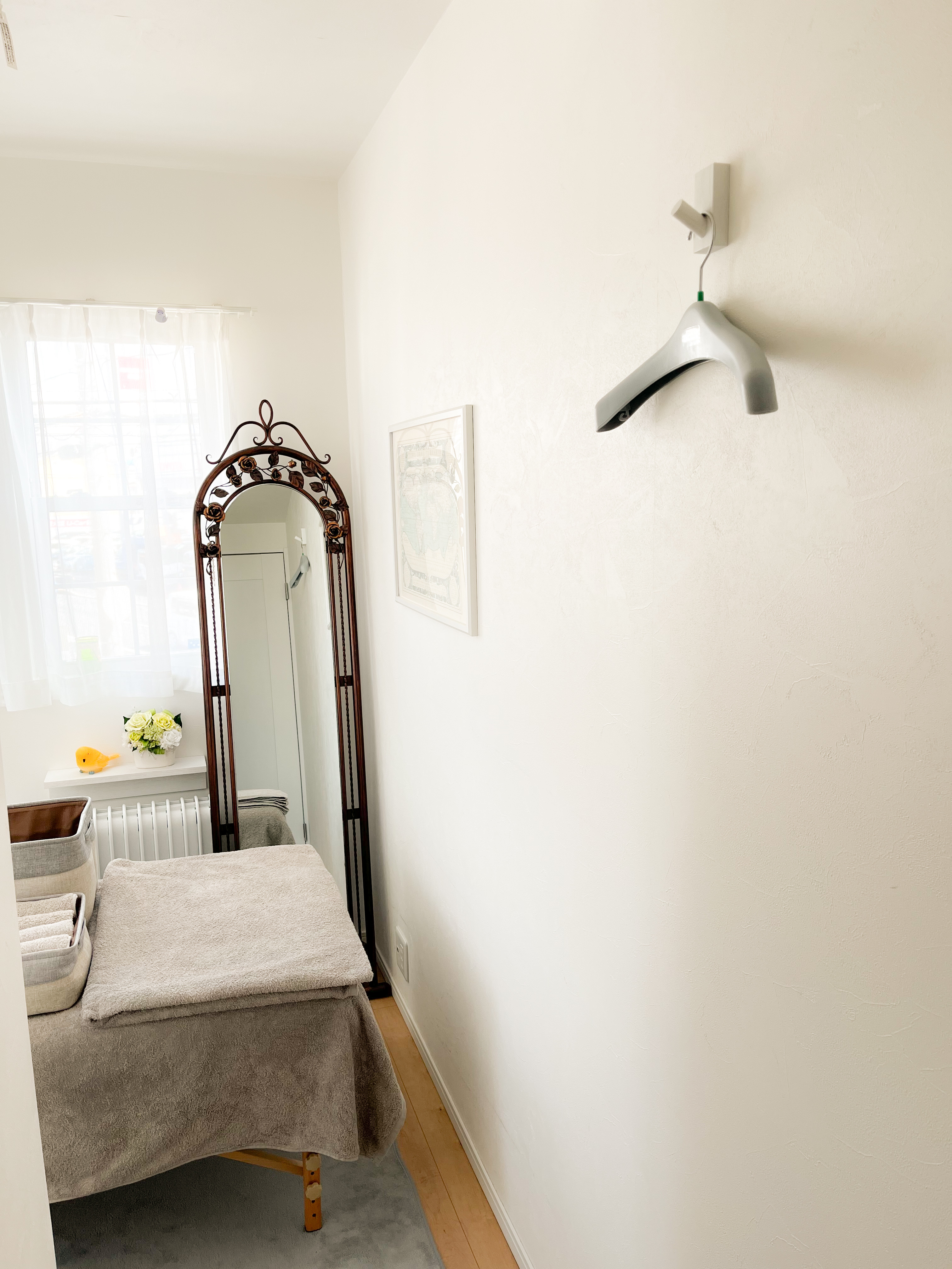 Treatment space near the entrance