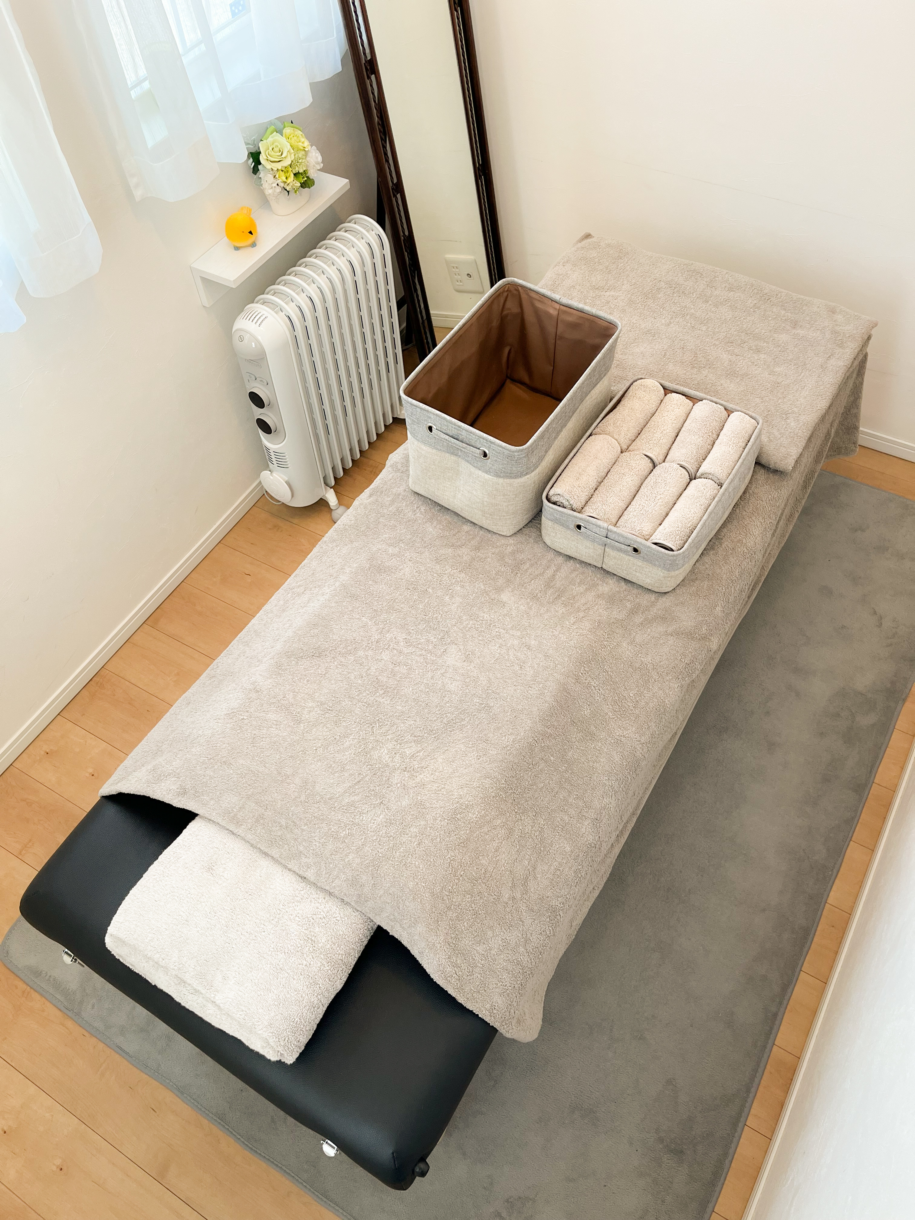 Calm and cozy treatment space